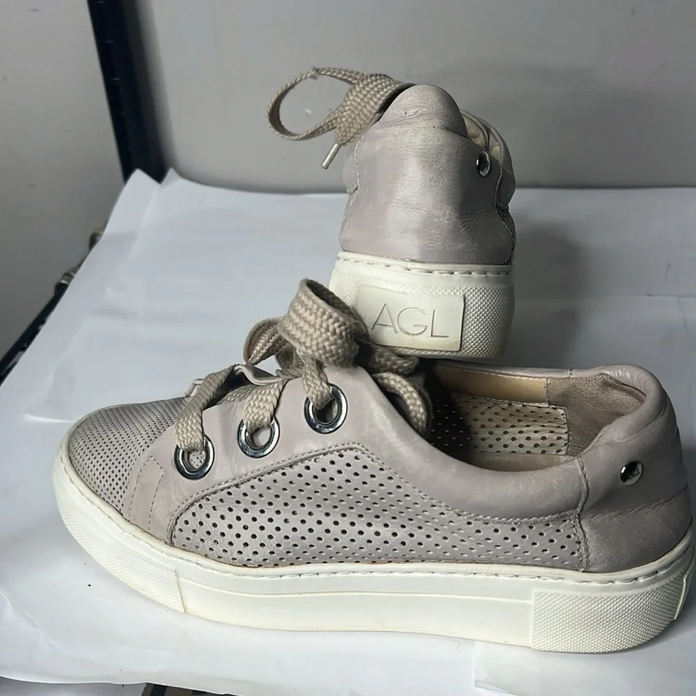 AGL Sz 37 US 7 Attilio Giusti Leombruni Perforated Platform Talc Leather Sneaker